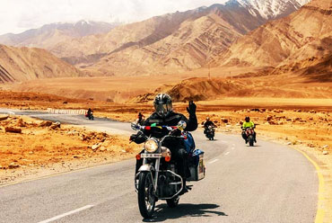 discover-ladakh-by-bike-948